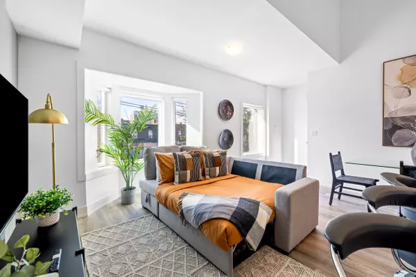 Toronto C01, ON M6H 3Y2,449 Lansdowne AVE #A