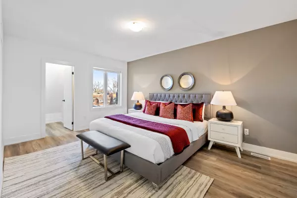 Toronto C01, ON M6H 3Y2,449 Lansdowne AVE #A