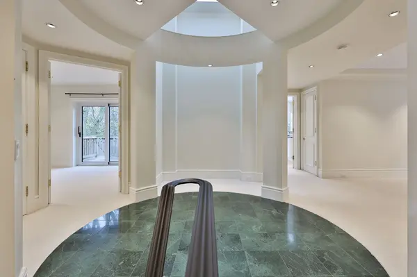 Toronto C03, ON M5P 1A6,119 Chaplin CRES #Upper