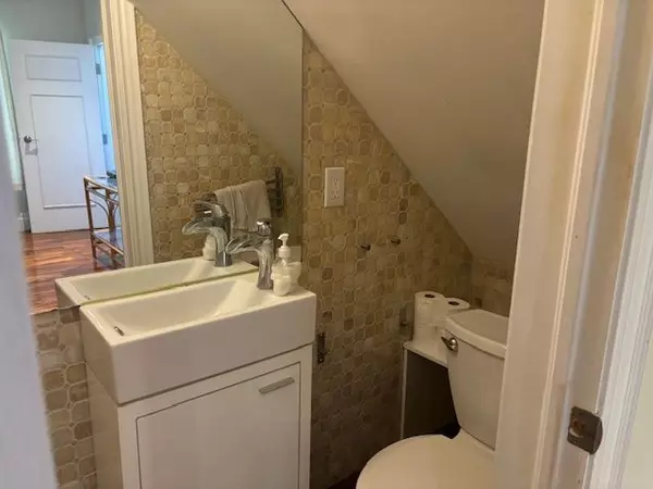 Toronto C01, ON M5S 2P1,176 Lippincott ST #Main