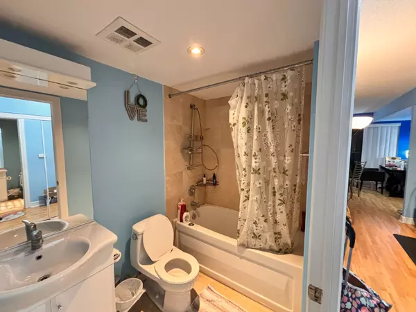 Toronto C14, ON M2N 0A6,19 Avondale AVE #LPH12