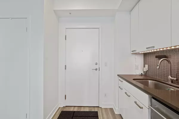 Toronto C01, ON M5V 0L4,295 Adelaide ST W #2711