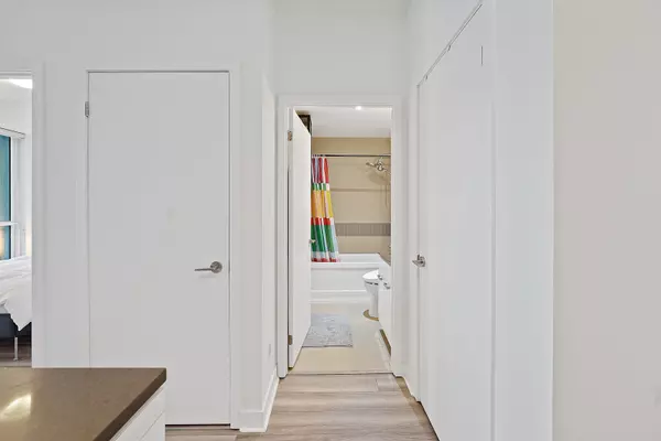 Toronto C01, ON M5V 0L4,295 Adelaide ST W #2711