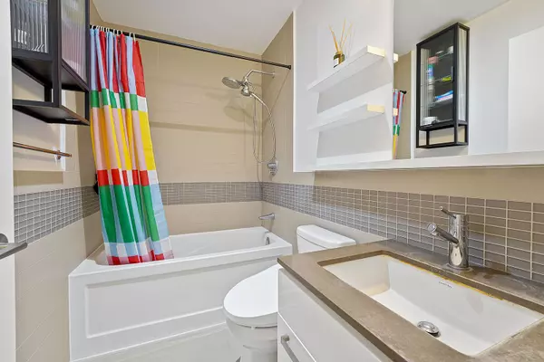 Toronto C01, ON M5V 0L4,295 Adelaide ST W #2711