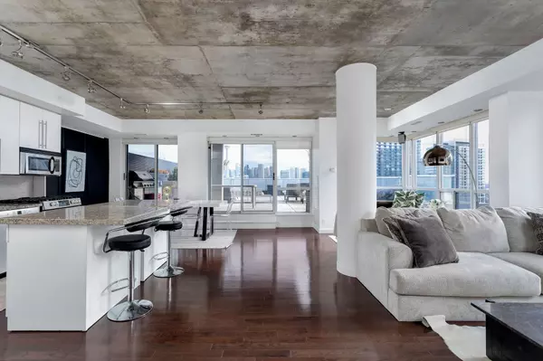 1 Shaw ST #Lph18, Toronto C01, ON M6K 0A1