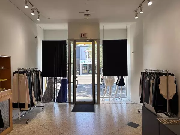 Toronto E01, ON M4K 1P9,575 Danforth AVE