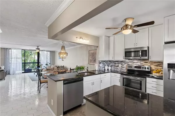 Fort Lauderdale, FL 33308,4800 Bayview Dr #402