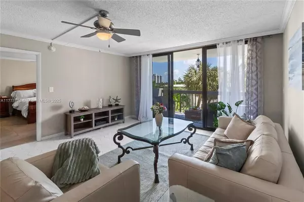 Fort Lauderdale, FL 33308,4800 Bayview Dr #402