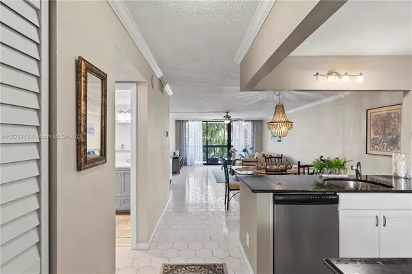 Fort Lauderdale, FL 33308,4800 Bayview Dr #402