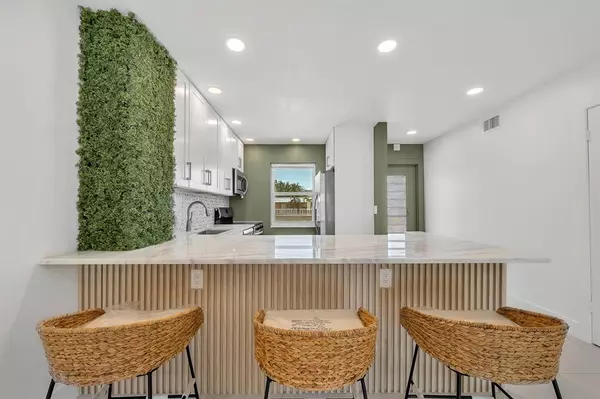 9818 Marina Blvd #1225, Boca Raton, FL 33428