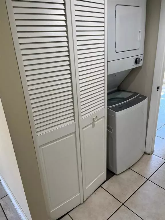 Lauderhill, FL 33313,4240 NW 21st St #143