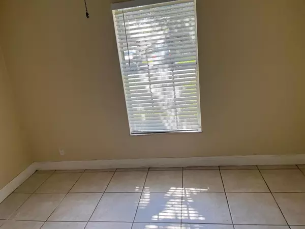 Lauderhill, FL 33313,4240 NW 21st St #143