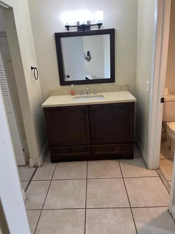 Lauderhill, FL 33313,4240 NW 21st St #143