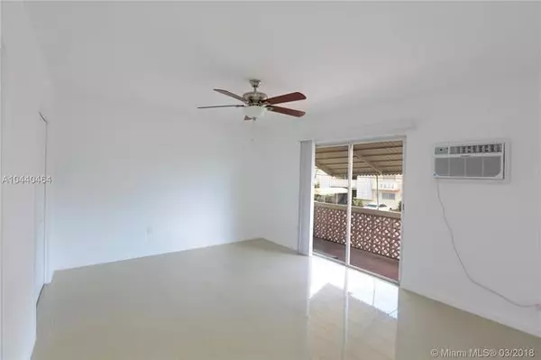 North Miami, FL 33181,1820 Venice Park Dr #205