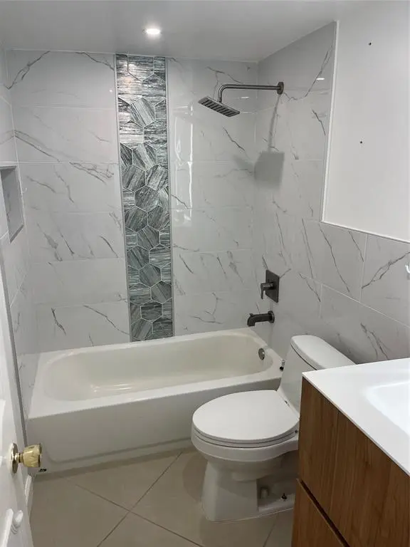 Pompano Beach, FL 33060,1100 Pine Dr #201