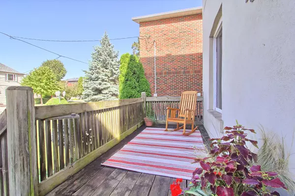 Toronto W06, ON M8Z 1E4,79 Simpson AVE