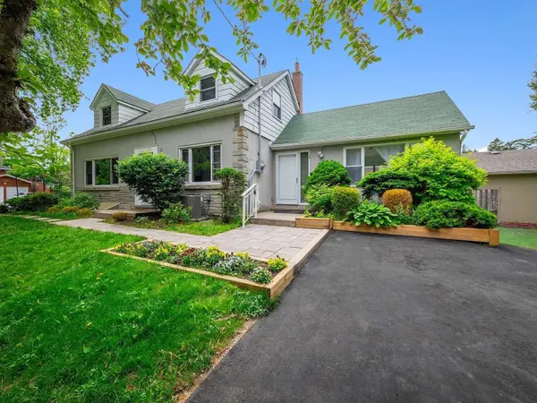 Toronto W10, ON M9V 2S6,12 Gibson AVE #4