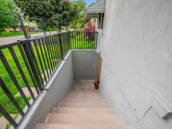 Toronto W10, ON M9V 2S6,12 Gibson AVE #4