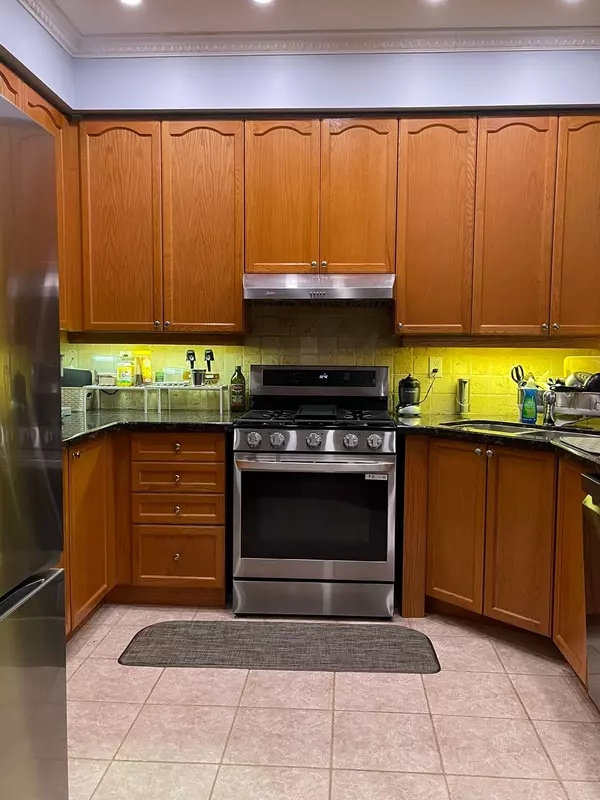 Brampton, ON L6X 5A3,6 Purple Finch CT