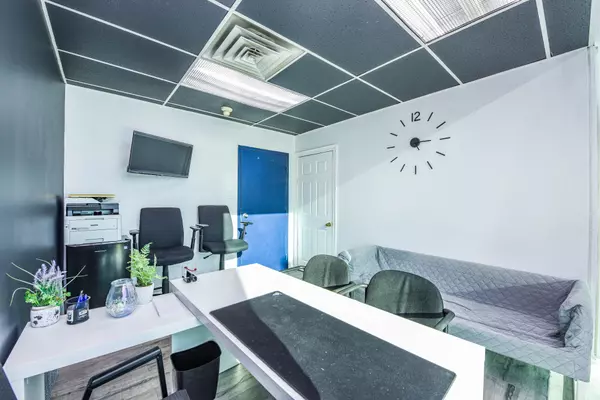 Brampton, ON L6T 1A2,1300 Steeles AVE #202