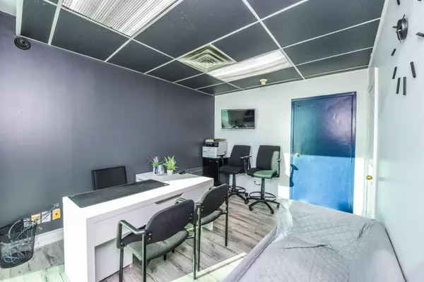 Brampton, ON L6T 1A2,1300 Steeles AVE #202