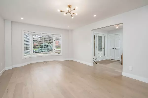 Oakville, ON L6M 1V2,1267 Windrush DR