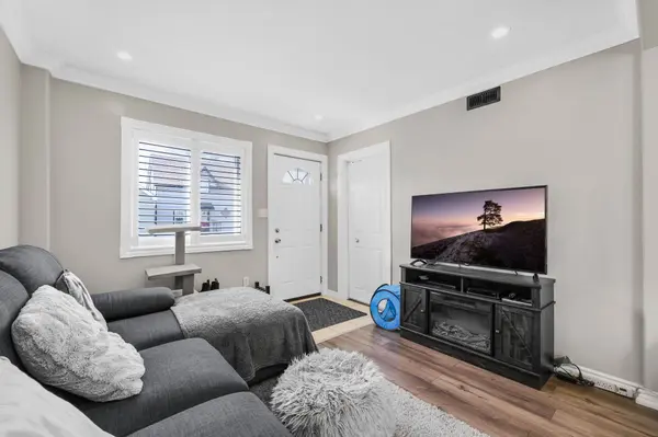 Hamilton, ON L8H 5C3,410 Cope ST