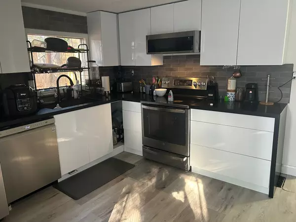 Kitchener, ON N2H 3V5,159 Waterloo ST