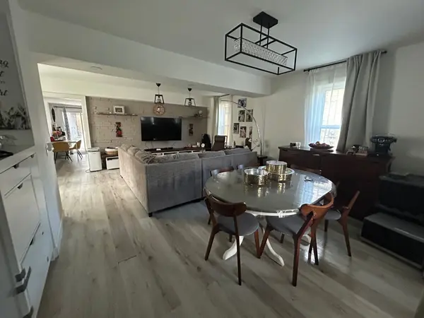 Kitchener, ON N2H 3V5,159 Waterloo ST