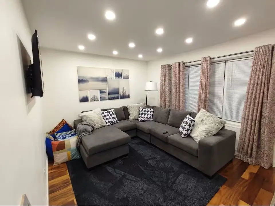 Niagara Falls, ON L2E 4X2,4364 Homewood AVE