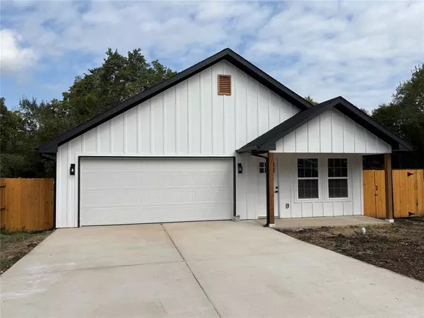 719 E Commerce Avenue, Cooper, TX 75432