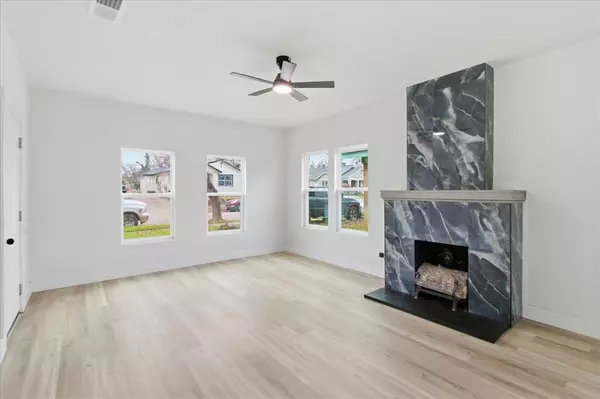 Fort Worth, TX 76104,933 E Ramsey Avenue