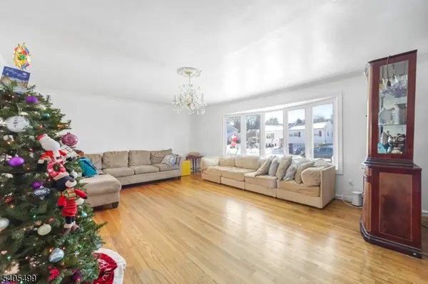 19 Vivian Ave, Emerson Boro, NJ 07630