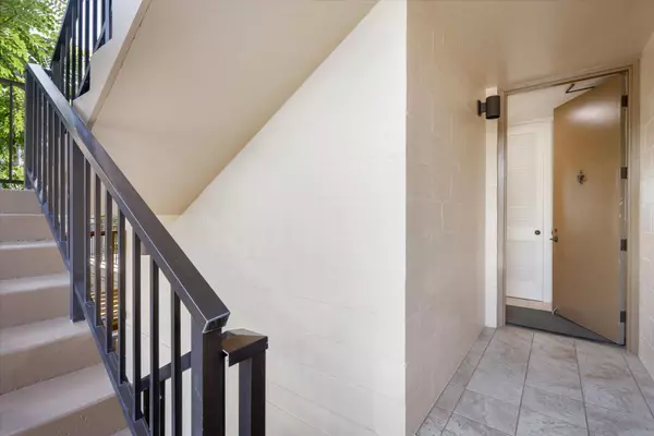 Kailua-kona, HI 96740,75-6026 ALII DR #4201