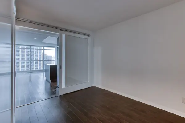 Toronto C01, ON M5V 4A1,215 Fort York BLVD #902