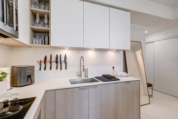 Toronto C01, ON M6K 0C9,50 Ordnance ST #1611