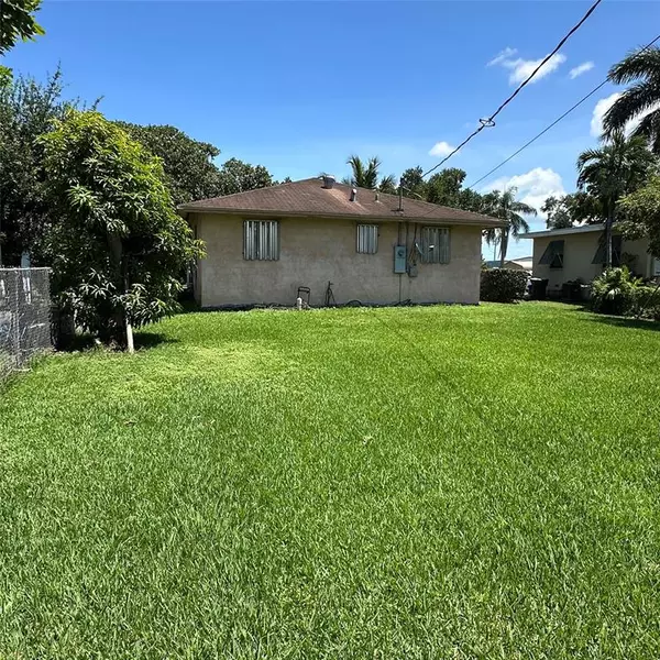 Pahokee, FL 33476,387 Cypress Ave