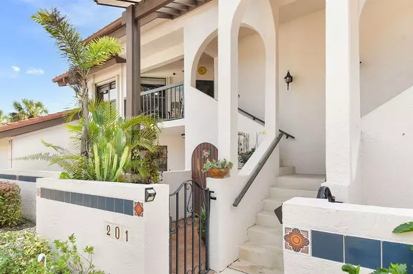 Stuart, FL 34997,6040 SE Martinique Dr #201