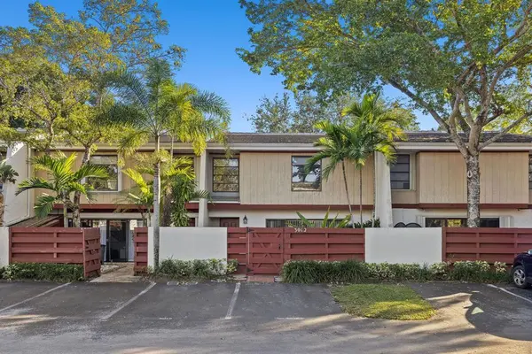 3012 Willow Ln, Hollywood, FL 33021