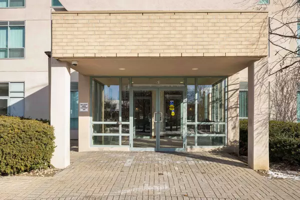 Richmond Hill, ON L4B 4P6,51 Baffin CT #420