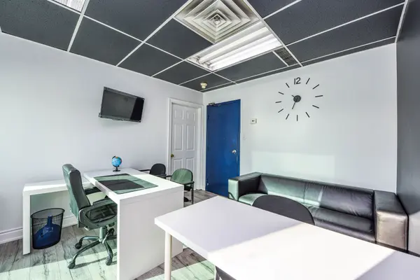 Brampton, ON L6T 1A2,1300 Steeles AVE E #203