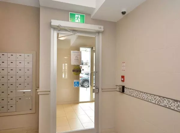 Brampton, ON L7A 0A1,54 Sky Harbour DR #309