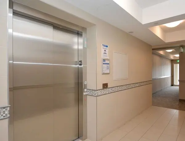 Brampton, ON L7A 0A1,54 Sky Harbour DR #309