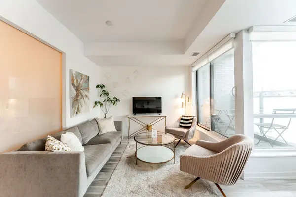 Toronto W01, ON M6R 0A7,38 Howard Park AVE #219