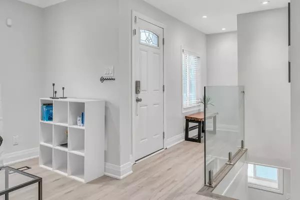 Mississauga, ON L5E 2C7,1034 Meredith AVE