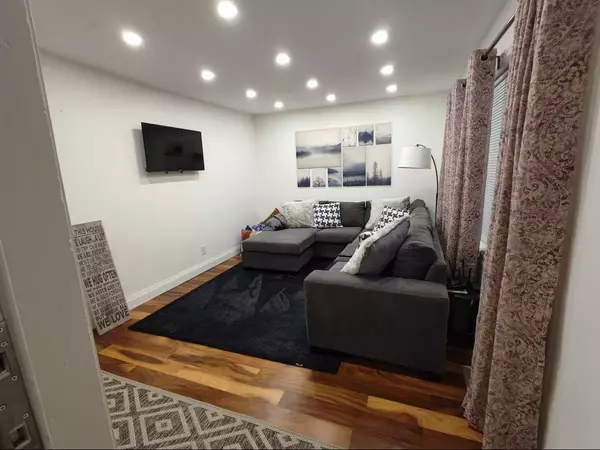 Niagara Falls, ON L2E 4X2,4364 Homewood AVE