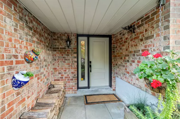 Blossom Park - Airport And Area, ON K1T 2T9,1406 Forge ST