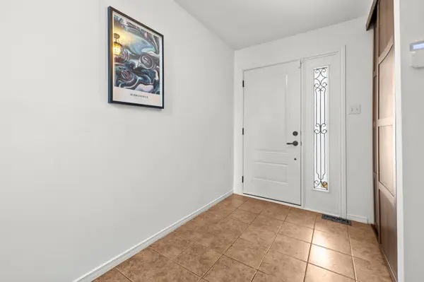 Blossom Park - Airport And Area, ON K1T 2T9,1406 Forge ST