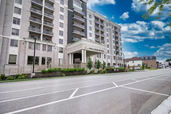 Niagara Falls, ON L2G 5Z4,5698 MAIN ST #814