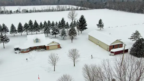 Front Of Yonge, ON K0E 1M0,209 Lake ST